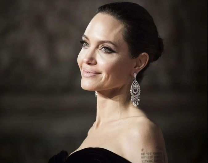 Angelina Jolie - Skincare